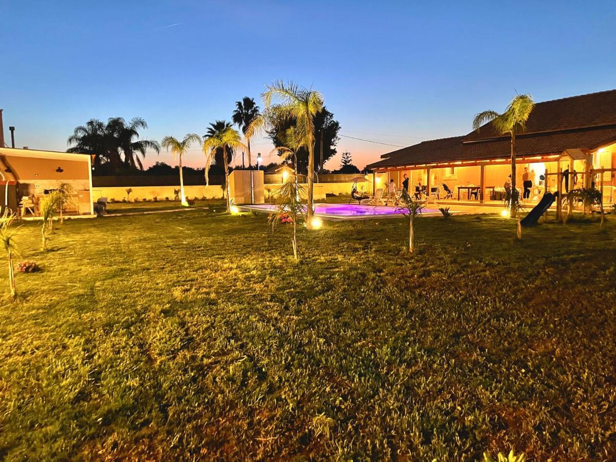 Villa Nunzia Con Piscina, Sauna E Idromassaggio. Floridia Exterior foto